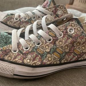 Skull and Rose Converse